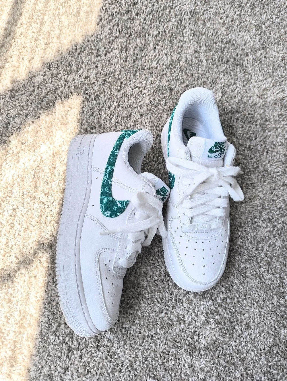 Wmns Nike Air Force 1 " Green Paisley" Size 7W - 5.5M - Picture 2 of 7